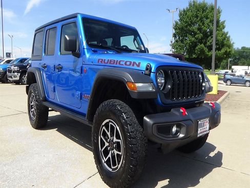 Used 2024 Jeep Wrangler Unlimited Rubicon w/ Convenience Group AWD/4WD image 4