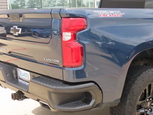 Used 2021 Chevrolet Silverado 1500 Custom Trail Boss image 12