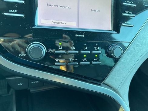 Used 2020 Toyota Camry LE image 26