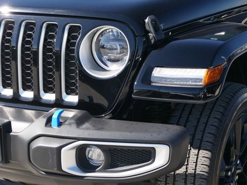 Used 2023 Jeep Wrangler Unlimited Sahara image 9