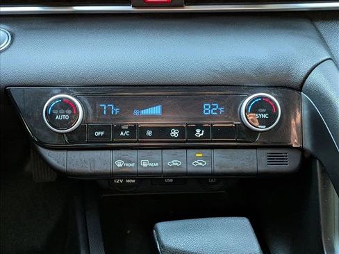 Used 2023 Hyundai Elantra SEL image 13