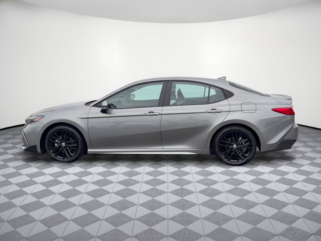 Used 2026 Toyota Camry SE FWD image 2