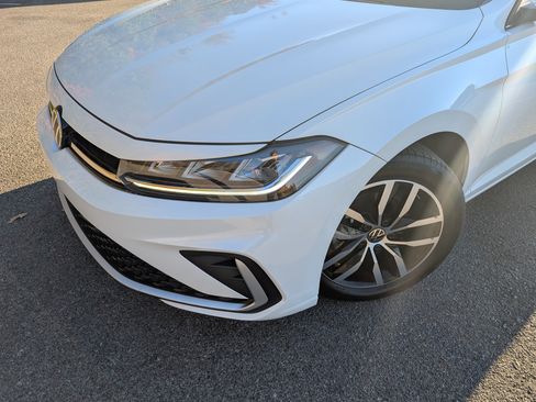 Used 2025 Volkswagen Jetta SE w/ Sunroof Package image 13