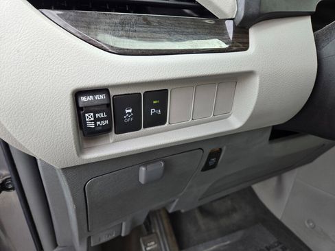 Used 2018 Toyota Sienna XLE w/ XLE Navigation Package image 16