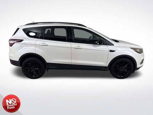 Used 2017 Ford Escape SE w/ Equipment Group 201A FWD image 2