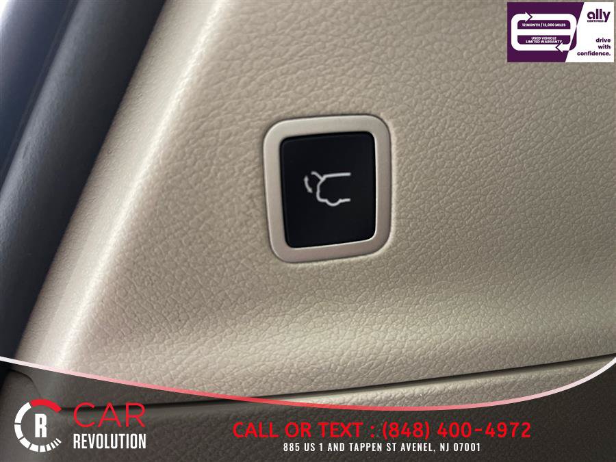 Used 2023 Chrysler Pacifica Touring-L FWD image 45