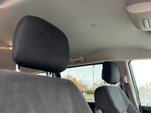 Used 2018 Dodge Grand Caravan SE w/ UConnect Hands-Free Group image 19
