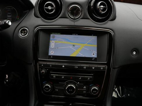 Used 2017 Jaguar XJ R-Sport AWD/4WD image 36