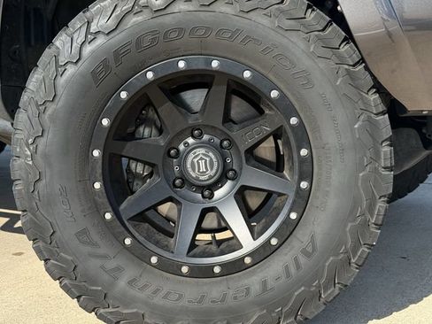 Used 2016 Toyota 4Runner SR5 AWD/4WD image 9