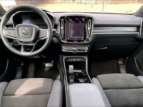 Used 2023 Volvo C40 P8 Recharge Plus w/ Climate Package image 18