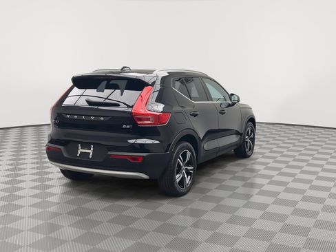 Used 2025 Volvo XC40 B5 Core image 37