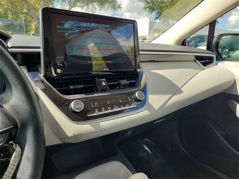 Used 2025 Toyota Corolla LE image 21