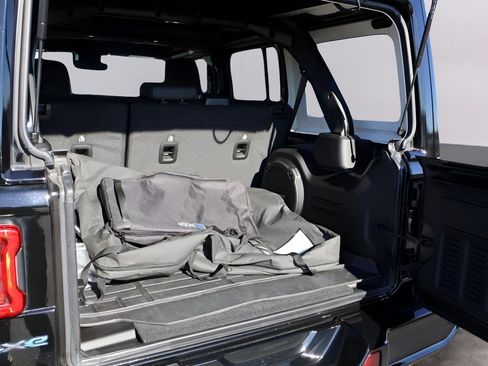 Used 2024 Jeep Wrangler High Altitude image 17