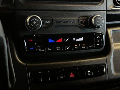 Used 2025 RAM ProMaster 2500 w/ Convenience Group FWD image 14