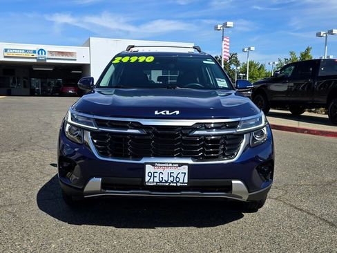 Used 2024 Kia Seltos EX image 2
