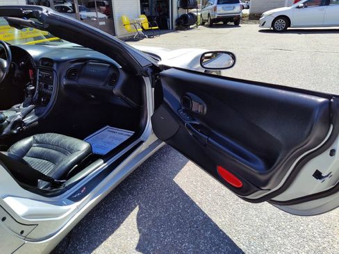 Used 2003 Chevrolet Corvette Convertible w/ Preferred Equipment Group1 image 14