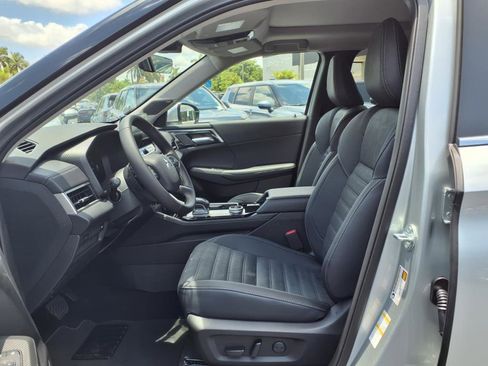 New 2025 Mitsubishi Outlander SE image 7