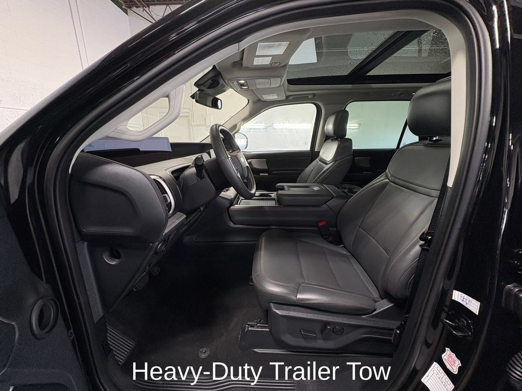 Used 2025 Ford Expedition Active AWD/4WD image 17