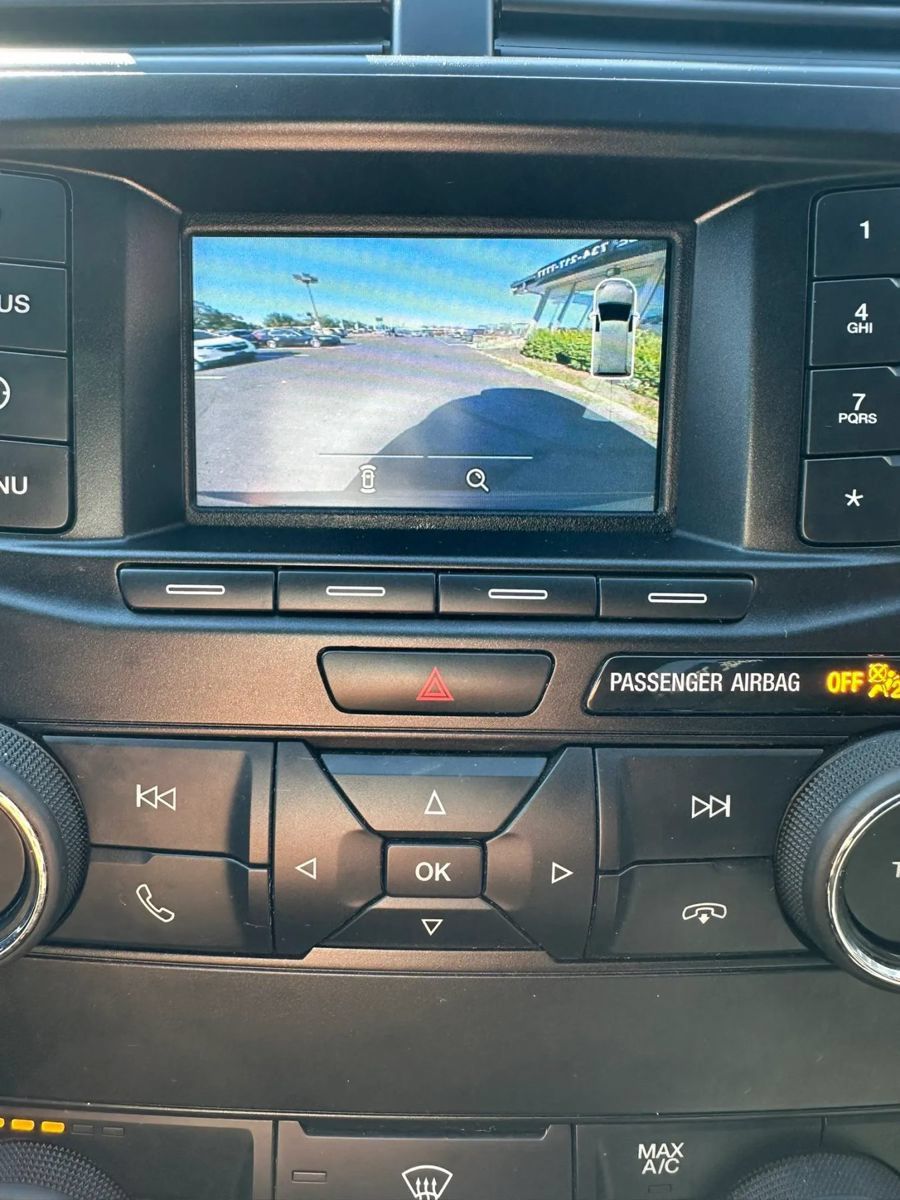 Used 2018 Ford Explorer XLT FWD image 20