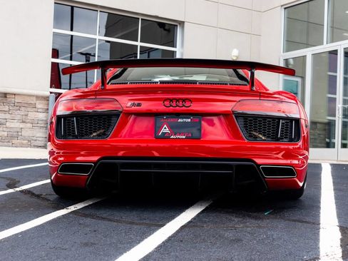 Used 2017 Audi R8 V10 w/ Carbon Exterior Package AWD/4WD image 16