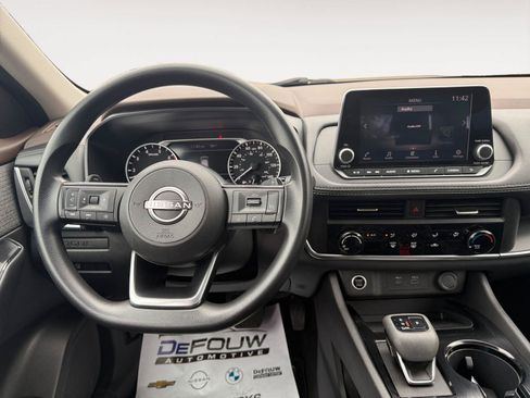 Used 2023 Nissan Rogue S AWD/4WD image 13