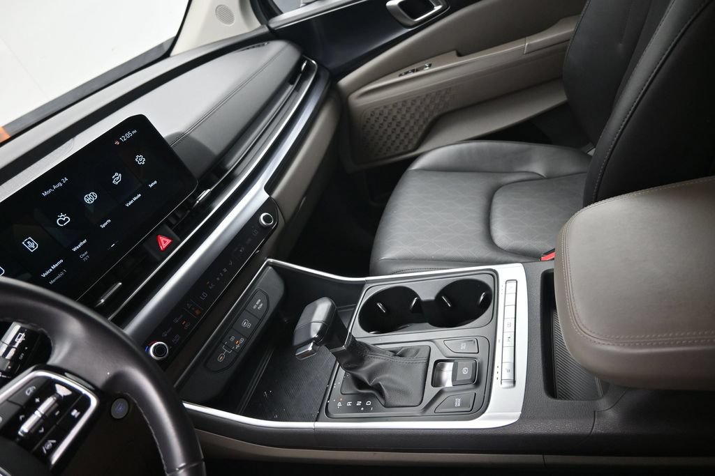Used 2025 Kia Carnival FWD image 20