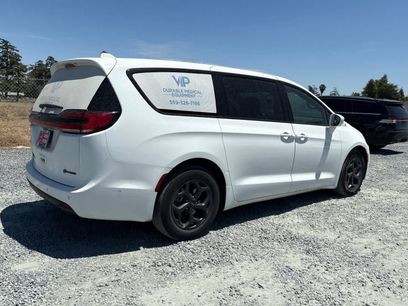 Used 2022 Chrysler Pacifica Limited w/ S Appearance Package