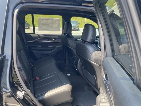New 2025 Jeep Grand Cherokee Limited w/ Black Appearance Package image 33