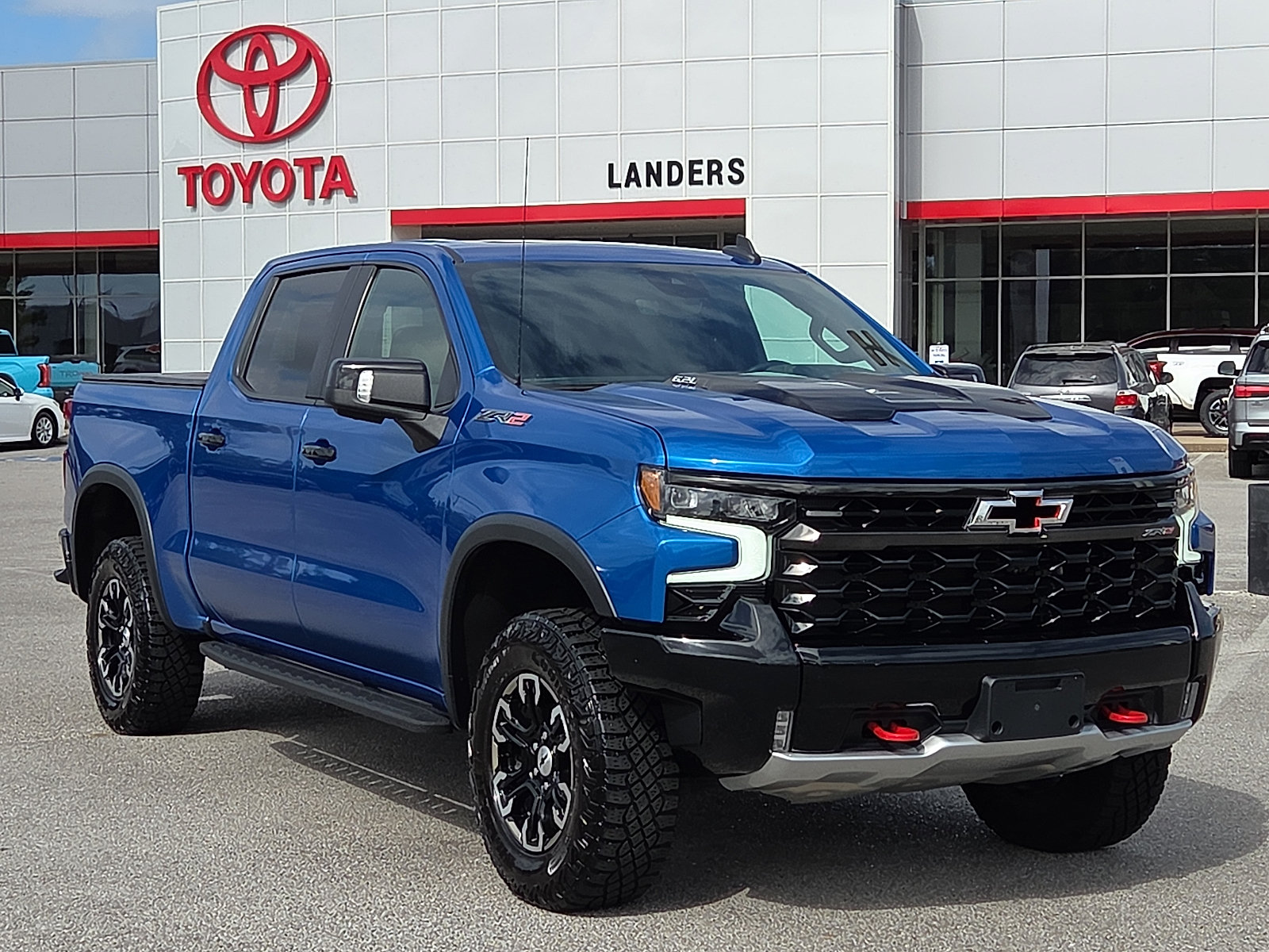 Used 2023 Chevrolet Silverado 1500 ZR2 w/ Technology Package AWD/4WD image 1