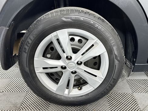 Used 2021 Nissan Kicks S image 32