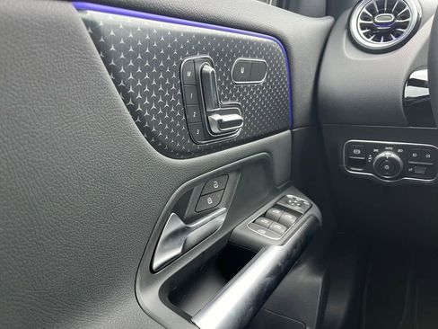 Used 2025 Mercedes-Benz GLA 250 4MATIC image 17