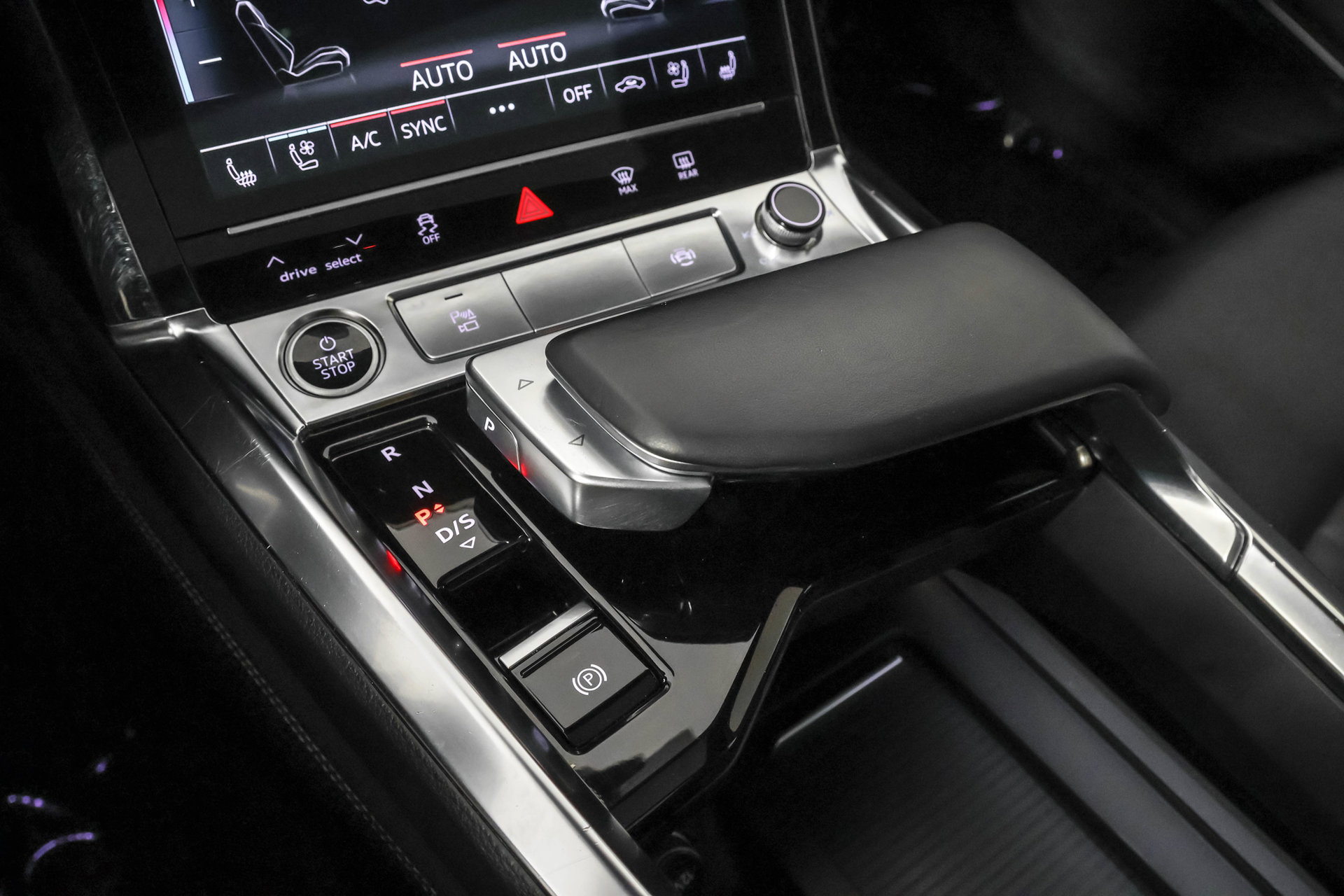 Used 2024 Audi Q8 e-tron Premium Plus w/ Premium Plus Package AWD/4WD image 31