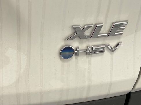 Used 2025 Toyota RAV4 XLE w/ Convenience Package image 12