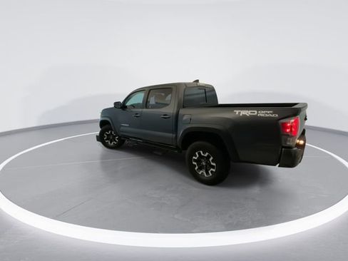 Used 2022 Toyota Tacoma TRD Off-Road w/ TRD Premium Off Road Package image 2