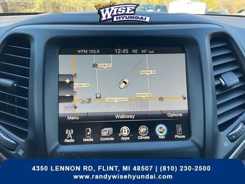 Used 2017 Jeep Cherokee Latitude w/ Cold Weather Group AWD/4WD image 22