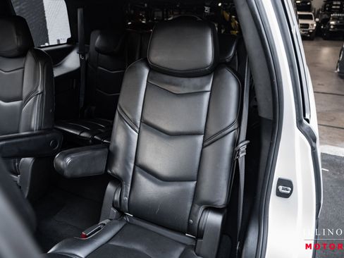 Used 2019 Cadillac Escalade Platinum image 31