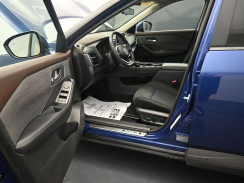 Used 2023 Nissan Rogue SV AWD/4WD image 15