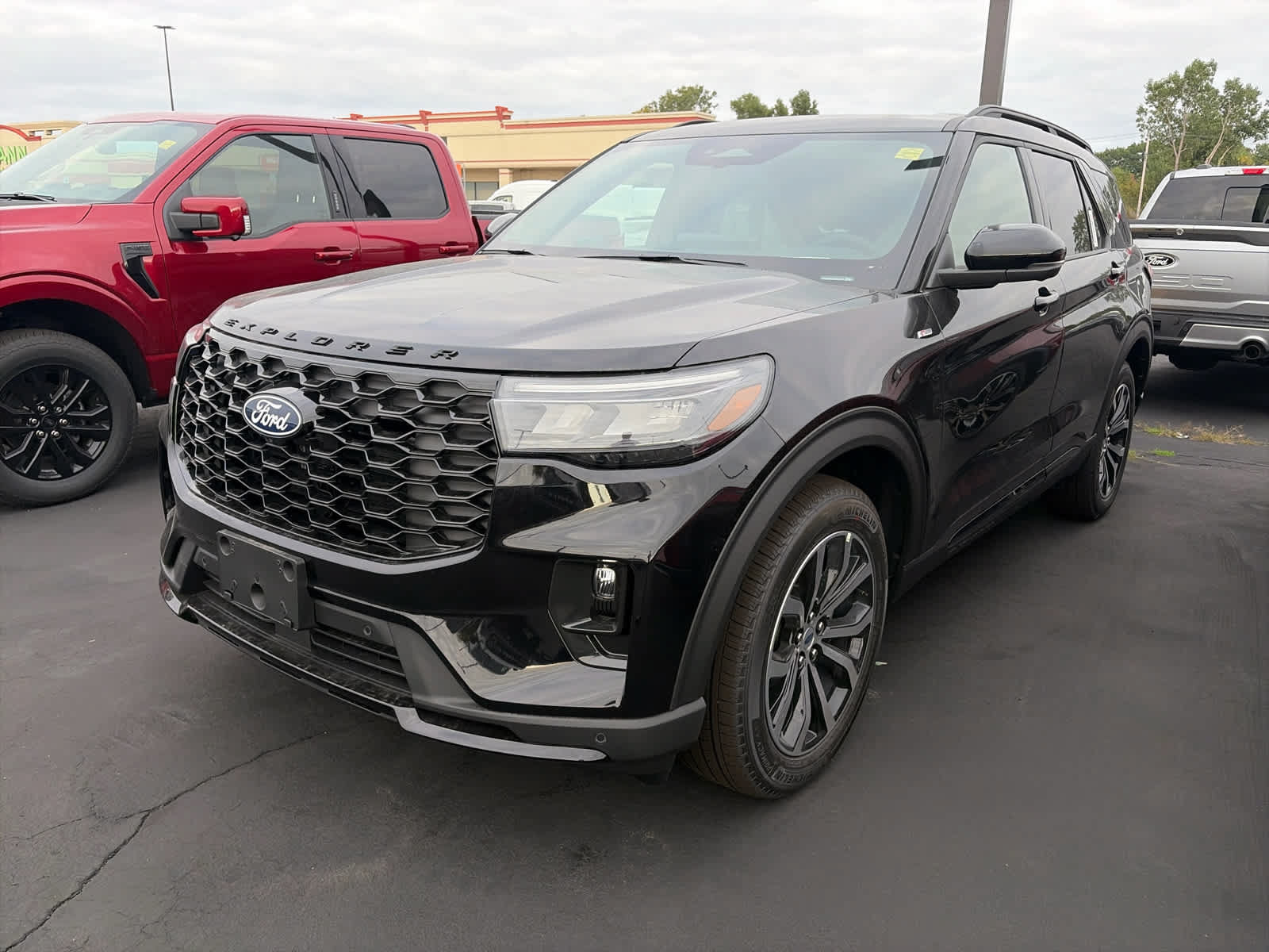 New 2027 Ford Explorer ST-Line AWD/4WD image 3