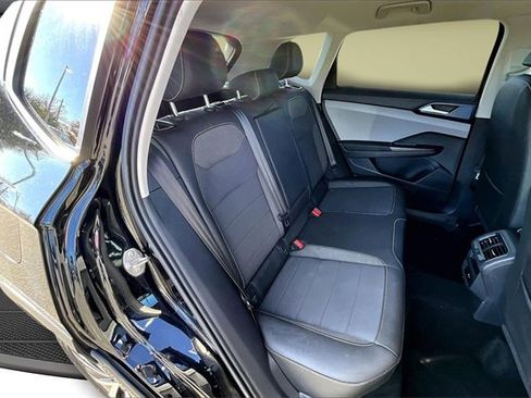 Used 2024 Volkswagen Taos SE image 25