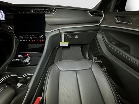 New 2025 Jeep Grand Cherokee Limited w/ Luxury Tech Group II image 20