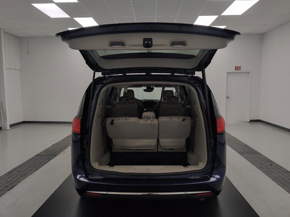 Used 2019 Chrysler Pacifica Limited w/ Advanced Safetytec Group FWD image 29