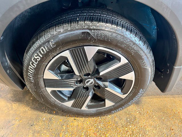 Used 2025 Nissan Kicks SR FWD image 23