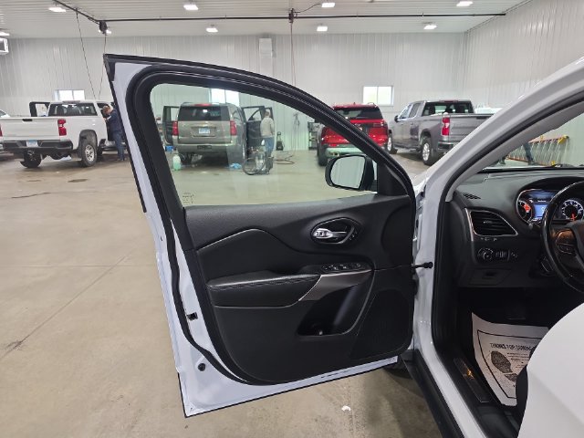 Used 2020 Jeep Cherokee Limited AWD/4WD image 24