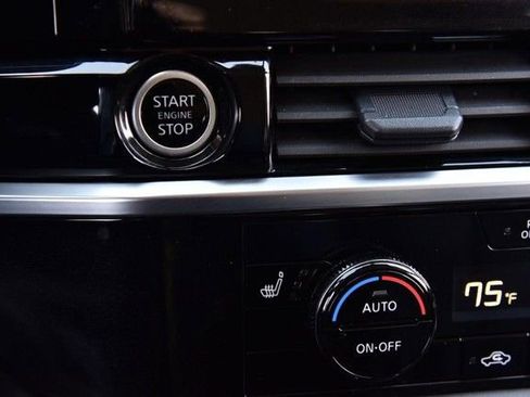 Certified 2024 Nissan Pathfinder SL image 18