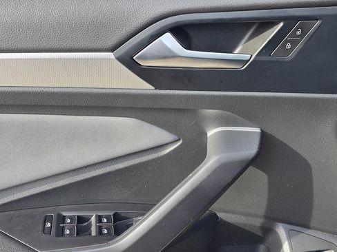 Used 2025 Volkswagen Jetta SE image 9