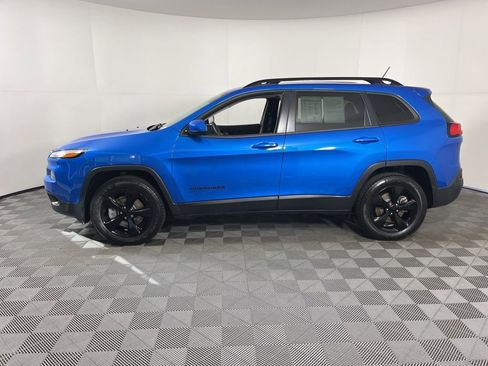 Used 2018 Jeep Cherokee Latitude w/ Altitude Package image 2