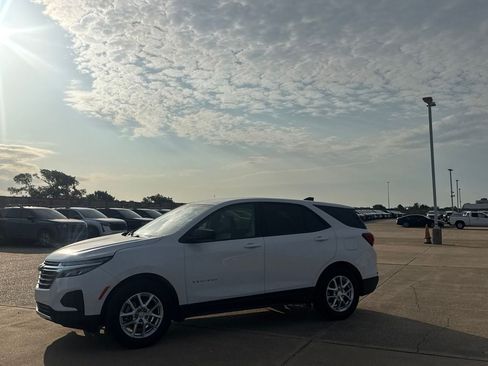 Used 2023 Chevrolet Equinox LS w/ LS Convenience Package FWD image 13