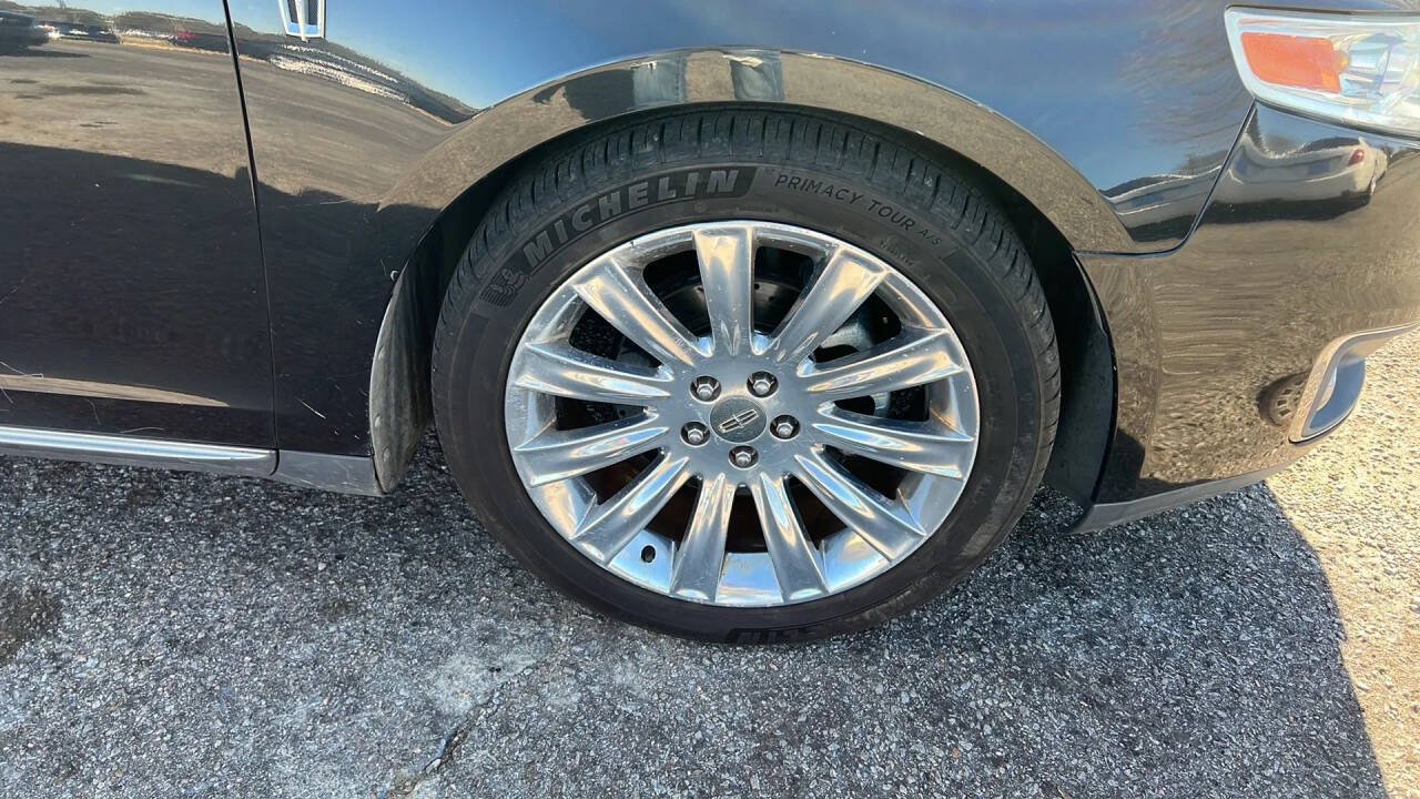 Used 2010 Lincoln MKS AWD image 25