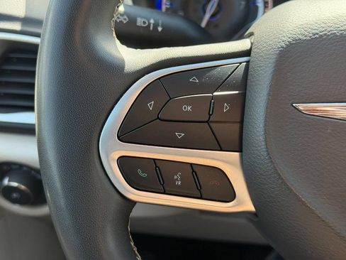 Used 2022 Chrysler Pacifica Touring-L FWD image 15