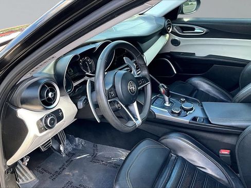 Used 2018 Alfa Romeo Giulia Ti Sport w/ Quick Order Package 22S Sport AWD/4WD image 11